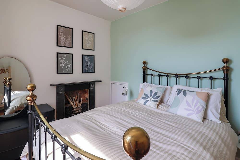 28 Fore Street, pet friendly, with a garden in Seaton, Devon in Seaton, Devon