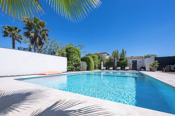 Ferienhaus für 9 Personen, mit Garten und Whirlpool