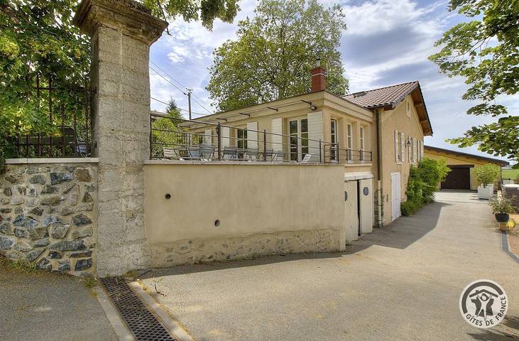 Gîte pour 15 personnes, avec Terrasse à Odenas
