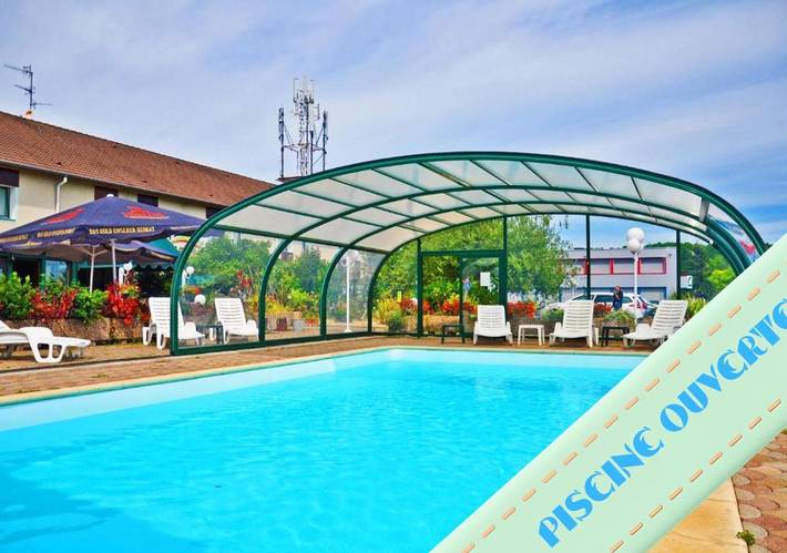 Hôtel pour 2 personnes, avec terrasse ainsi que vue et piscine, animaux acceptés