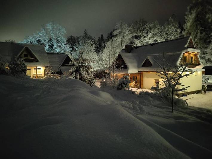 Apartament wakacyjny dla 18 osób, z sauna i basen oraz ogród i jacuzzi w Gliczarów Dolny