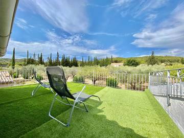 Gîte pour 5 personnes, avec jardin et vue à Sénas