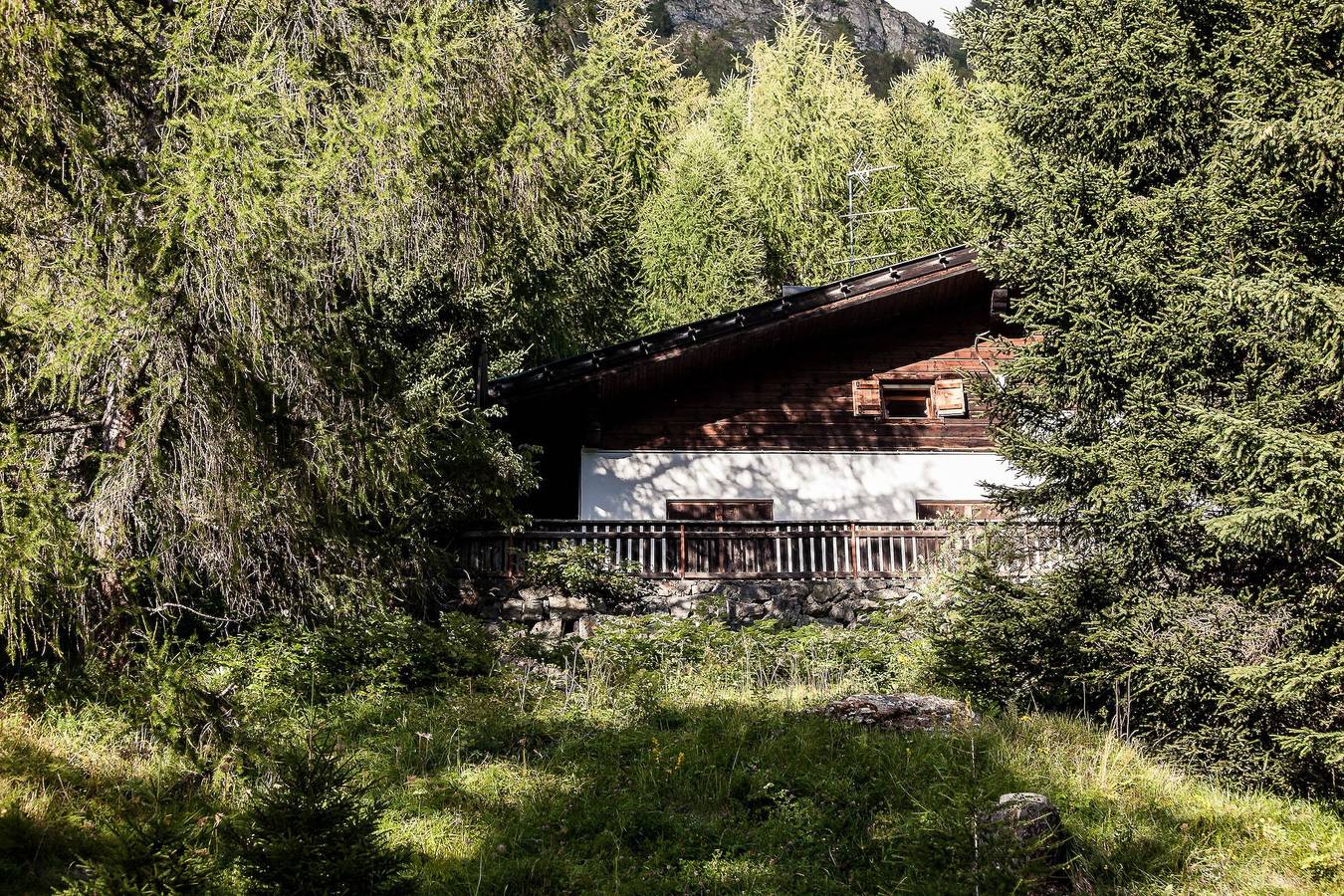 Chalet 'Am Reschensee' mit Seeblick, privater Terrasse und eigenem Garten in Arlund, Graun