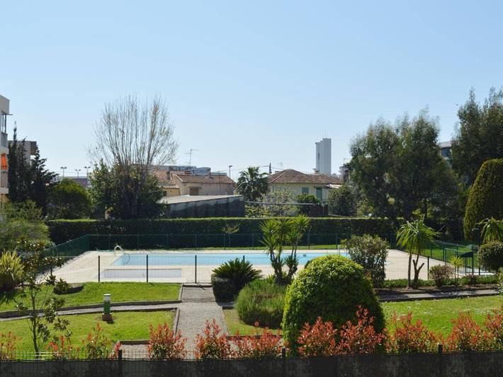 Ferienwohnung für 4 Personen, mit Terrasse und Pool in Antibes - 2