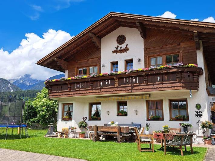 Ferienwohnung für 2 Personen, mit Balkon und Terrasse sowie Garten und Sauna in Haus