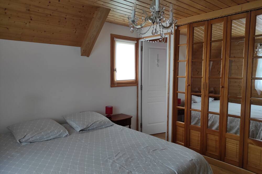 Chalet en Pleine Nature Pouvant Accueillir 12 Personnes, Randonnées, Pêche, ski in Saint-Genès-Champespe, Regionaler Naturpark Volcans d'Auvergne