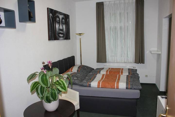 Ferienwohnung für 3 Personen, mit Balkon und Terrasse sowie Garten und Ausblick in Freital