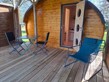Gîte pour 3 personnes, avec jardin à Bannes