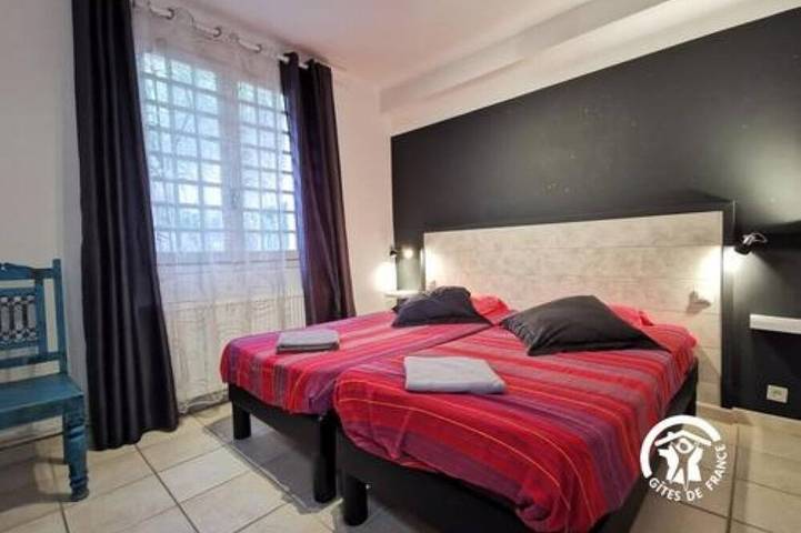 Gîte pour 6 personnes, avec jacuzzi et terrasse ainsi que jardin et piscine à Ille-sur-Têt - 3