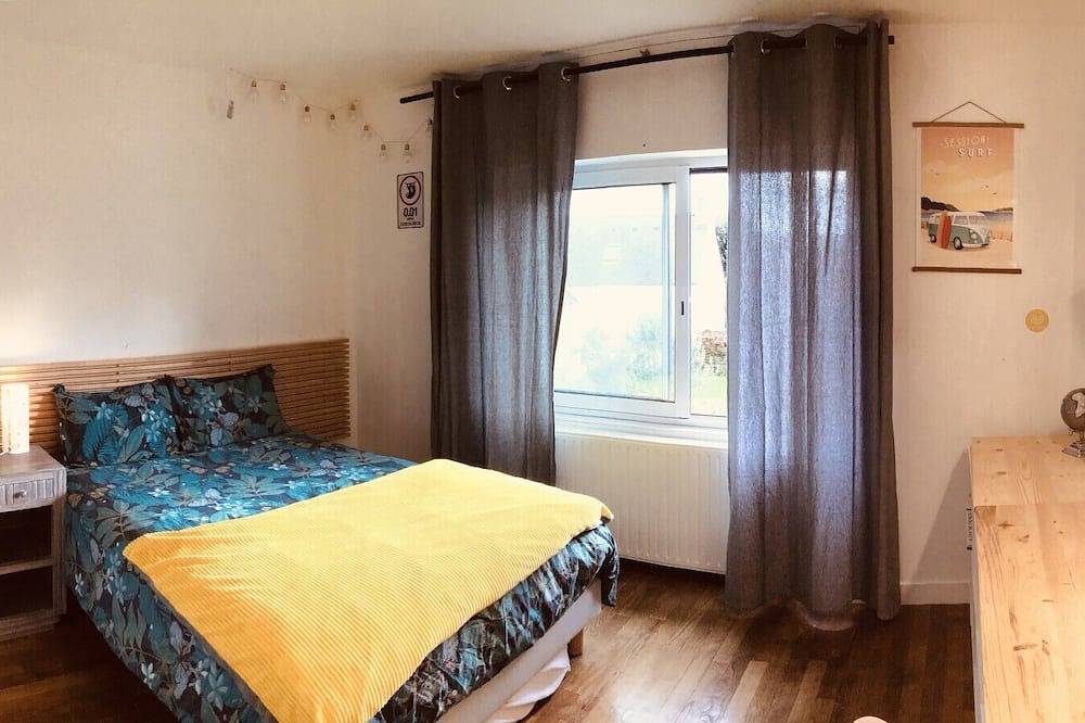 Family home in the heart of the village La Torche in Plomeur, Côte de Cornouaille