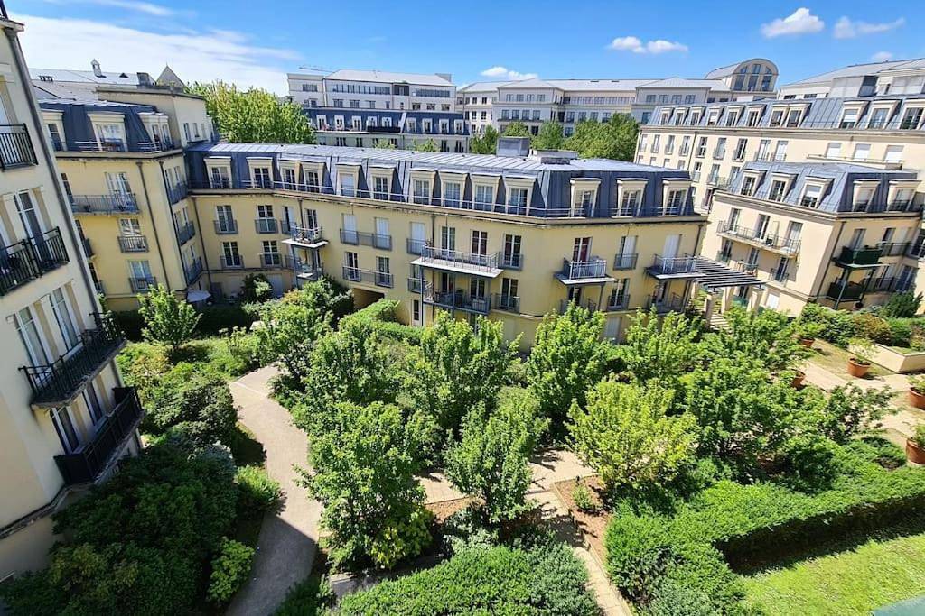 Appartement entier, Appt 80m², 13 P, Disneyland, Fibre, 2 parkings in Chessy, Seine-et-Marne