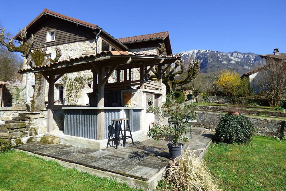 Maison de caractère aux portes du parc de la chartreuse in Voreppe, Isère