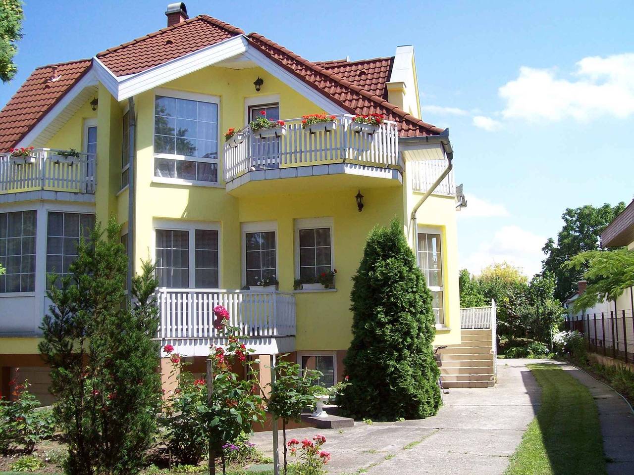 Entire holiday apartment, Holiday apartment with 5 balconies and garden pavilion  in Siófok, Siófoki Region