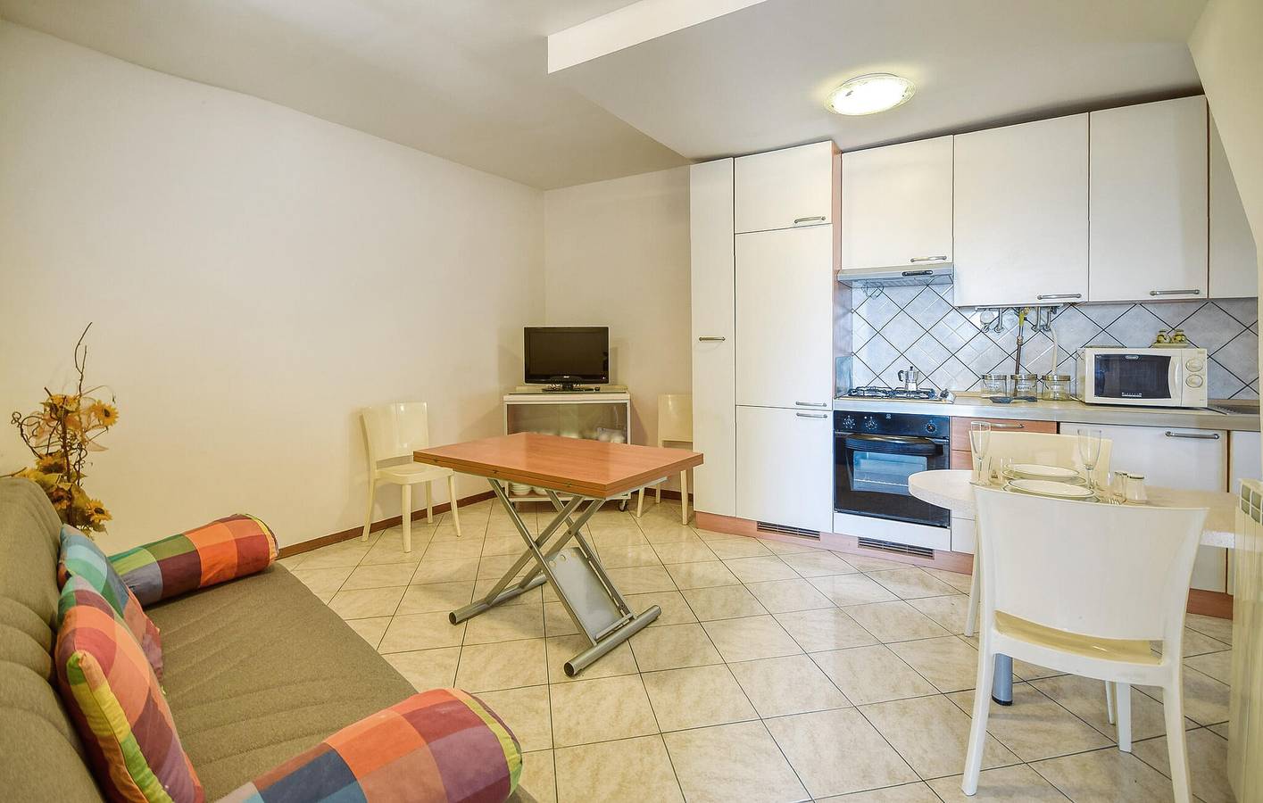 Entire holiday apartment, Cozy Beachside Apartment with WiFi and AC in Genova (City), Genoa