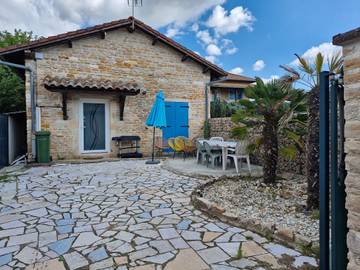 Gîte pour 9 personnes, avec jardin à Feillens