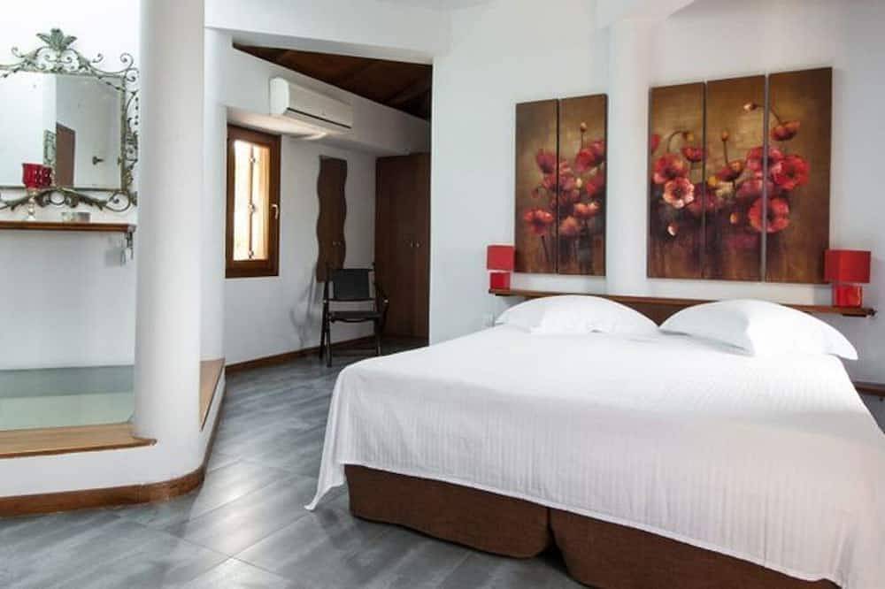 Deluxe Alonissos Island | Villa Elia | 1 Bedroom | Private Pool & Beautiful Sea in Alonissos