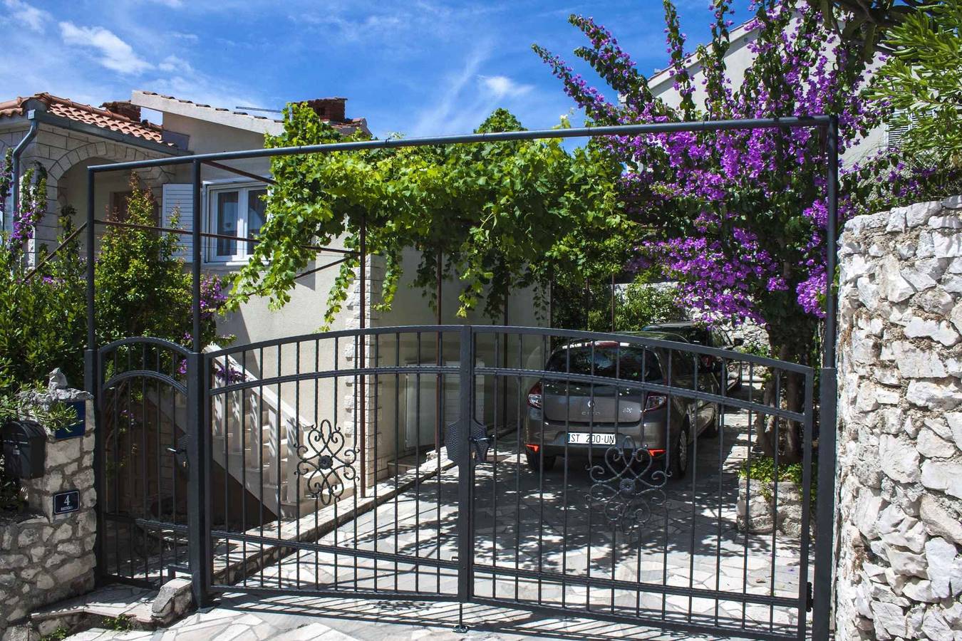 Hel ferieleilighet, Holiday apartment near the sea in Okrug Gornji, Čiovo