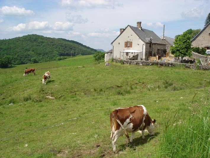 Location de vacances pour 2 personnes, avec Terrasse ainsi que Jardin et Vue à Sauvat