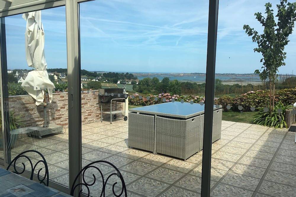 Gîte pour 9 Personnes dans Ploubazlanec, Côte de Granit Rose