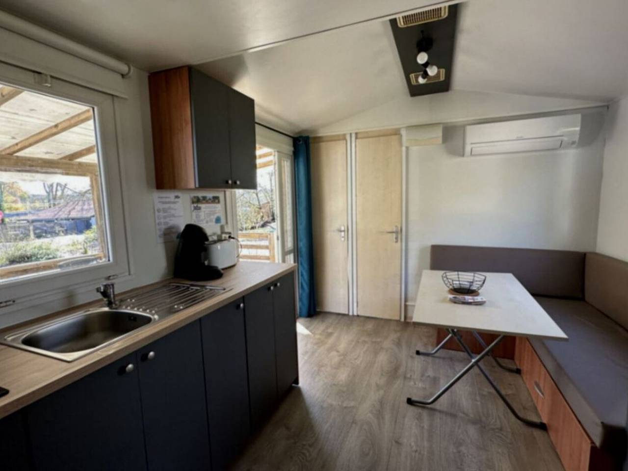 Casa móvil acogedora con terraza, 2 habitaciones en Lamontjoie in Saint-Vincent-de-Lamontjoie, Nérac region