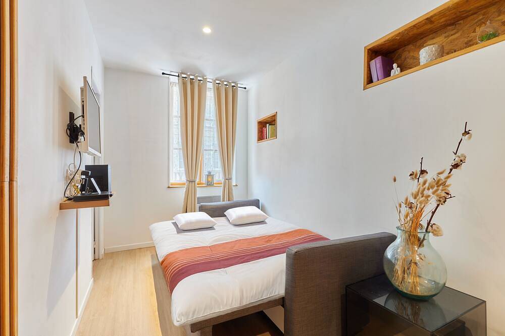 Entire apartment, Elegant T2 La Dolce, 20 minutes from Honfleur in Pont-Audemer, Bernay region