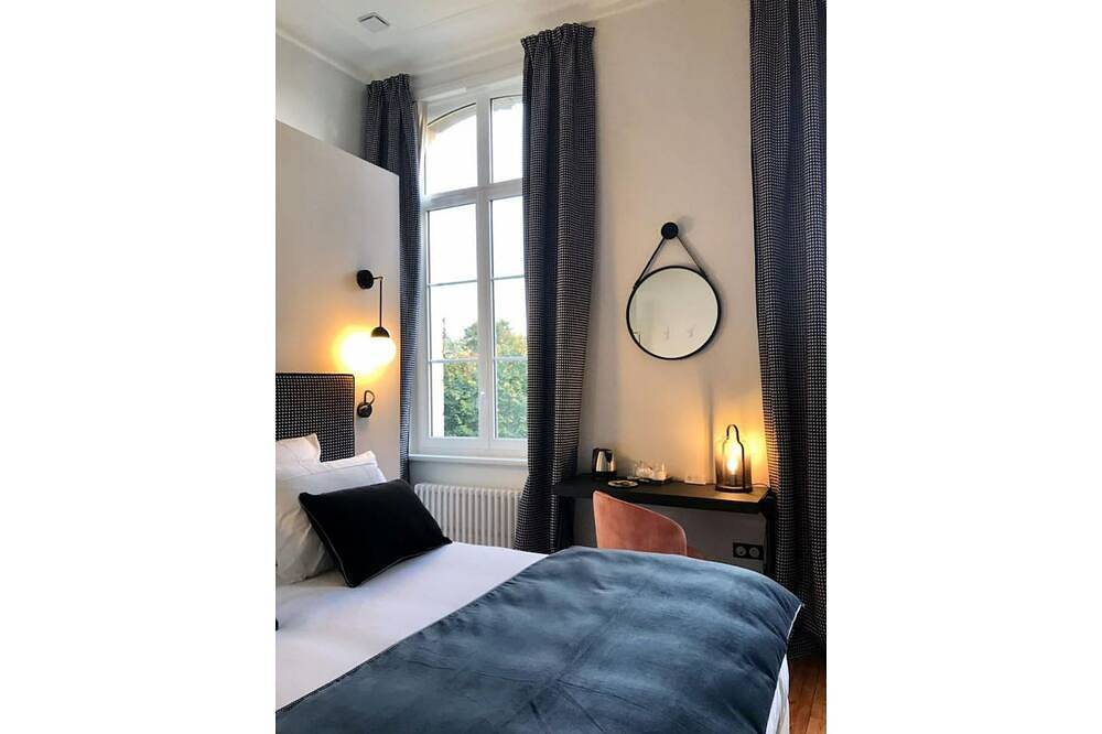 Villa 16 personnes avec piscine intérieure chauffée in Villers-Bretonneux, Région d'Amiens