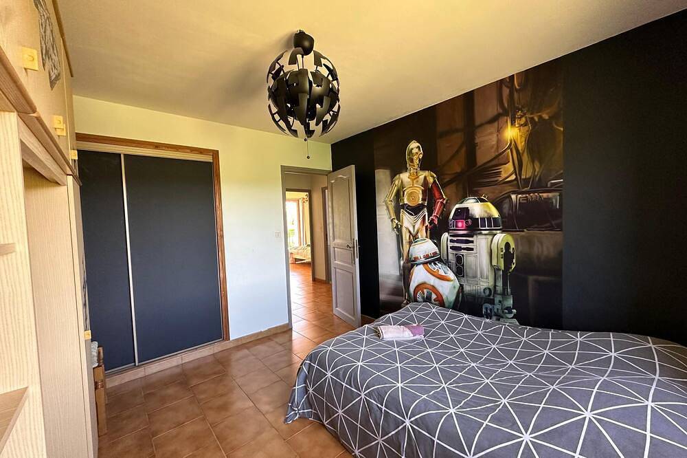 Appartement entier, La Dolce Vita - Haut de villa avec jardin terrasse barbecue in Simiane-Collongue, Côte méditerranéenne (France)