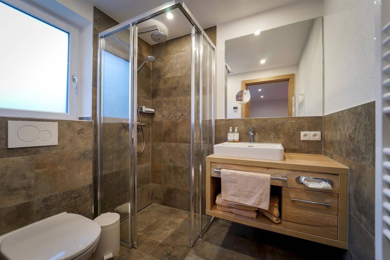 Ganze Ferienwohnung, Appartement Nr. 3, Bad, Wc, 1 Schlafraum Neu in Hintertuxer Gletscher, Hintertux