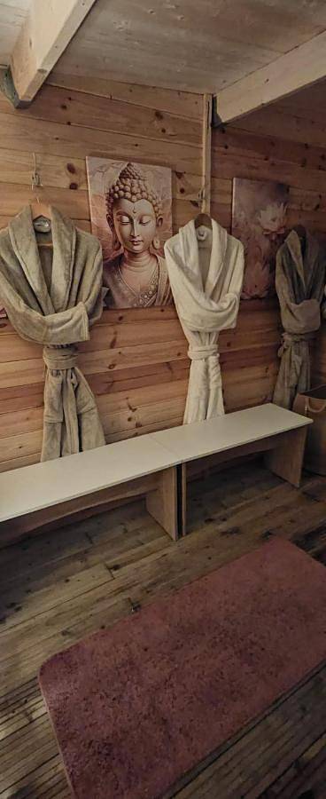 Chalet pour 2 personnes, avec piscine et jacuzzi ainsi que jardin et sauna en Normandie - 3