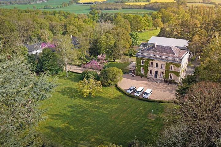 Location de vacances pour 80 personnes, avec jardin à Bécon-les-Granits - 4
