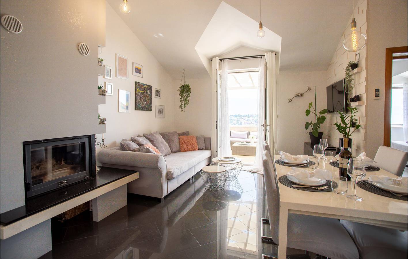 Ganze Ferienwohnung, Ferienwohnung für 4 Personen mit Terrasse in Selca, Povlija, Selca und Sumartin