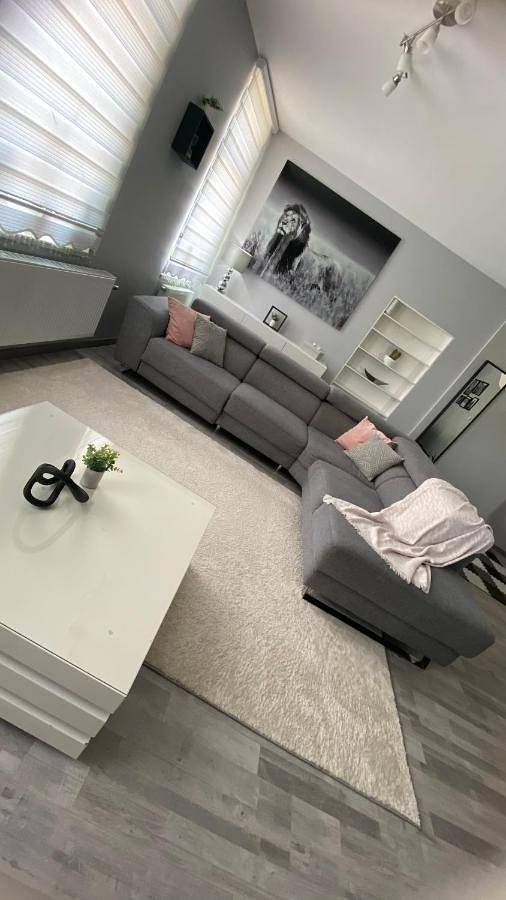 Gîte pour 7 personnes, adapté aux familles dans Aéroport de Charleroi Bruxelles Sud Gosselies