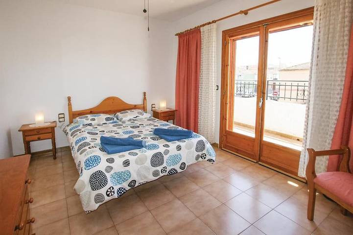 Location de vacances pour 5 personnes, avec piscine et balcon à Orba - 2