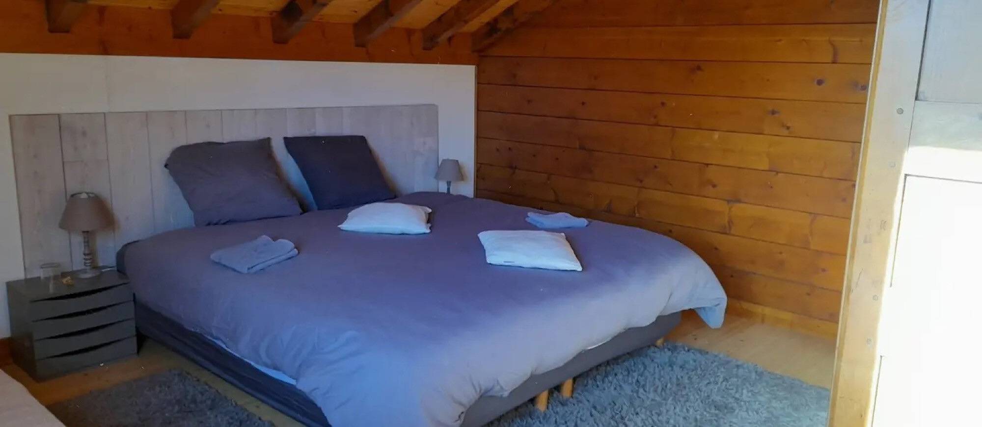 Guest Rooms 'Rooms 1 and 2' with Mountain View, Shared Terrace and Wi-Fi in Saint-Martin-de-la-Porte, Saint-Jean-de-Maurienne region