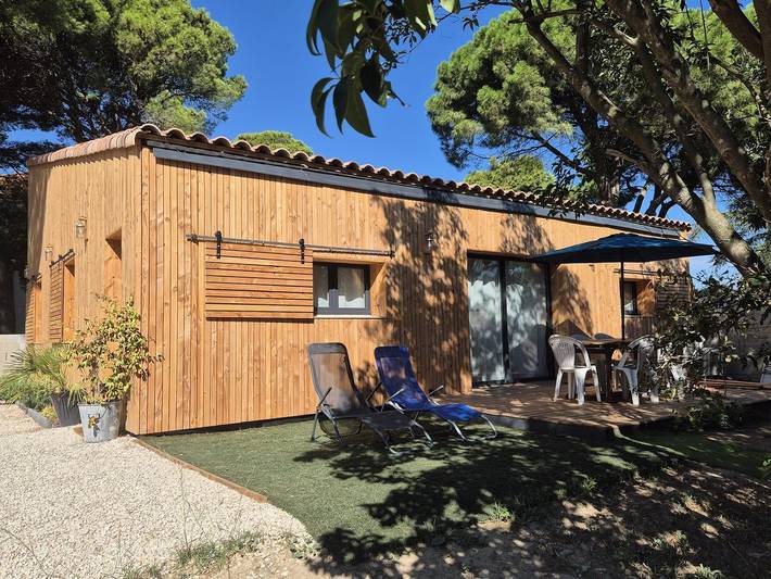 Gîte pour 6 personnes, avec terrasse ainsi que piscine et jardin, animaux acceptés