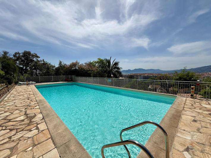 Holiday rental for 2 people, with Garden and Pool in Cannes La Bocca