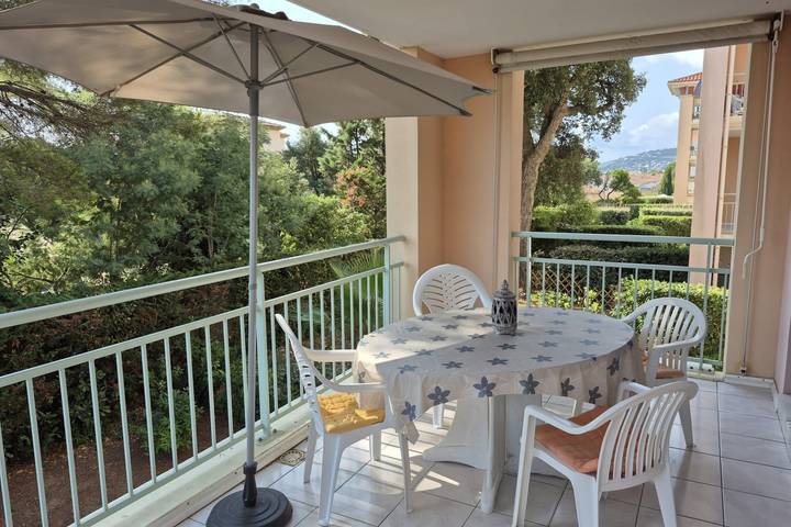 Ganze Wohnung, Ferienwohnung für 6 Personen mit Terrasse in Saint-Aygulf, Frejus