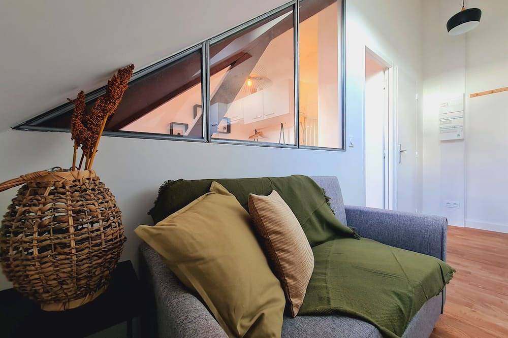 Appartement entier, L'amiral n°4★ T2 ★ dernier étage ★ Bylocly in Lorient, Côte des Mégalithes