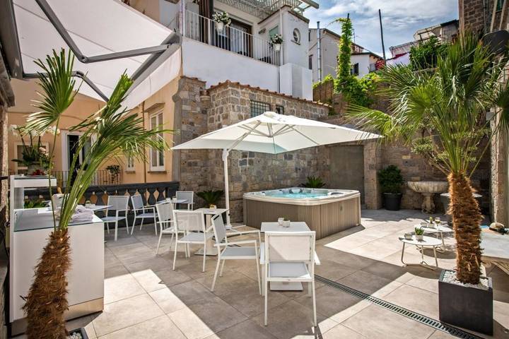 Maison d’hôte pour 2 personnes, avec piscine ainsi que jardin et jacuzzi à Sorrento - 4
