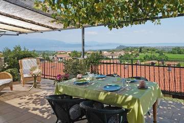 Gîte pour 6 personnes, avec jardin et terrasse dans Castello (Puegnago sul Garda)