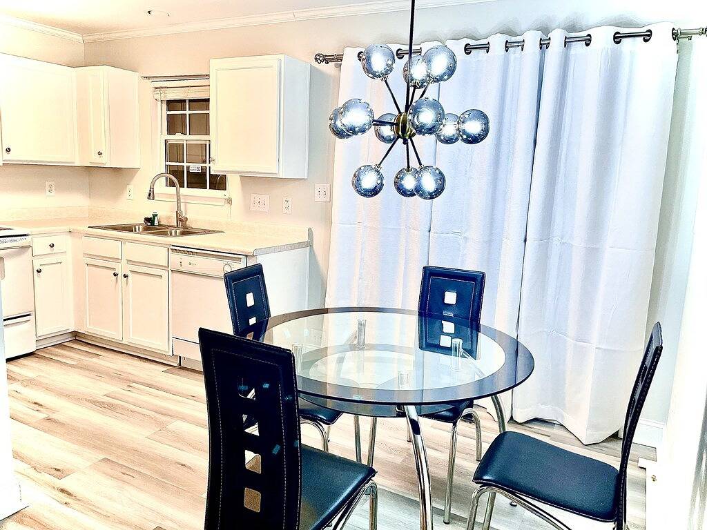 Executive & Luxury 2bedroom Townhome in Greensboro, Guilford County