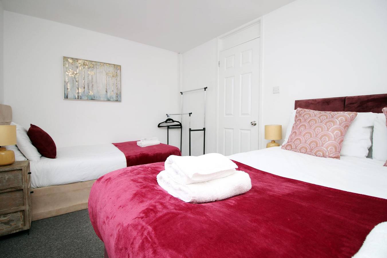 2 Bedroom House- 3 Beds, Free Parking, Wifi, Patio in Bristol, South West England