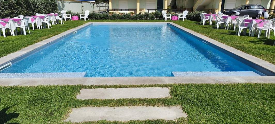 Apartahotel para 5 personas, con piscina además de vistas y jardín en Calabria