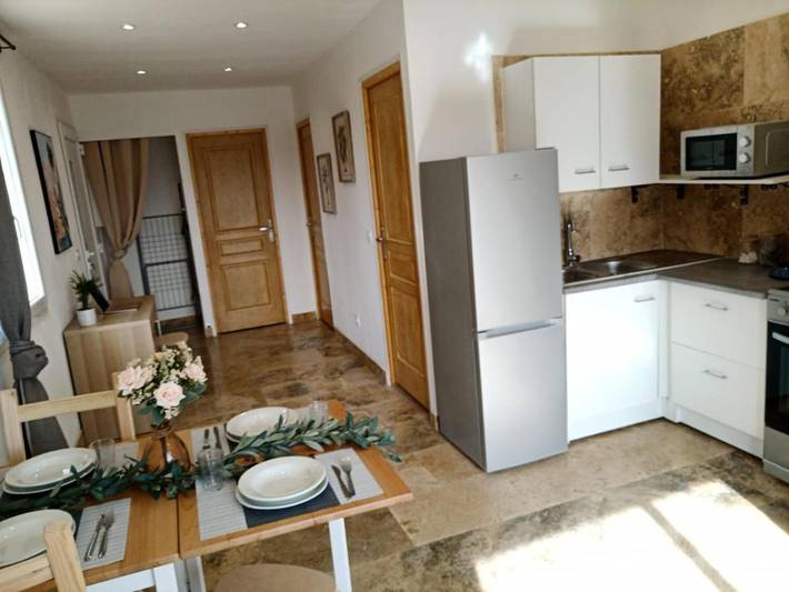 Gîte pour 4 personnes, avec piscine et vue ainsi que balcon et jardin à Saint-Nazaire (Gard)