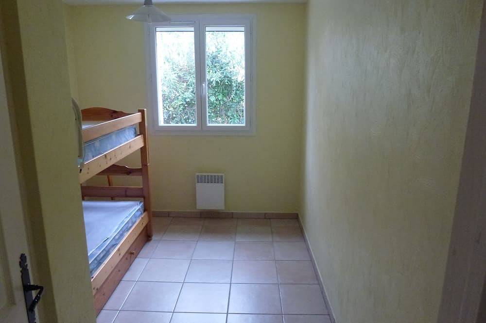 A 150 mètres de la mer, T3 65m² , charme, calme, jardin  , emplacement idéal. in Six-Fours-les-Plages, Côte méditerranéenne (France)