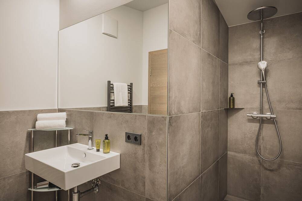 Ganze Wohnung, Studio S mit Garten oder Balkon in Mösern, Telfs