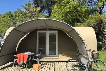 Tente pour 4 personnes, avec jacuzzi et sauna en Loire-Atlantique