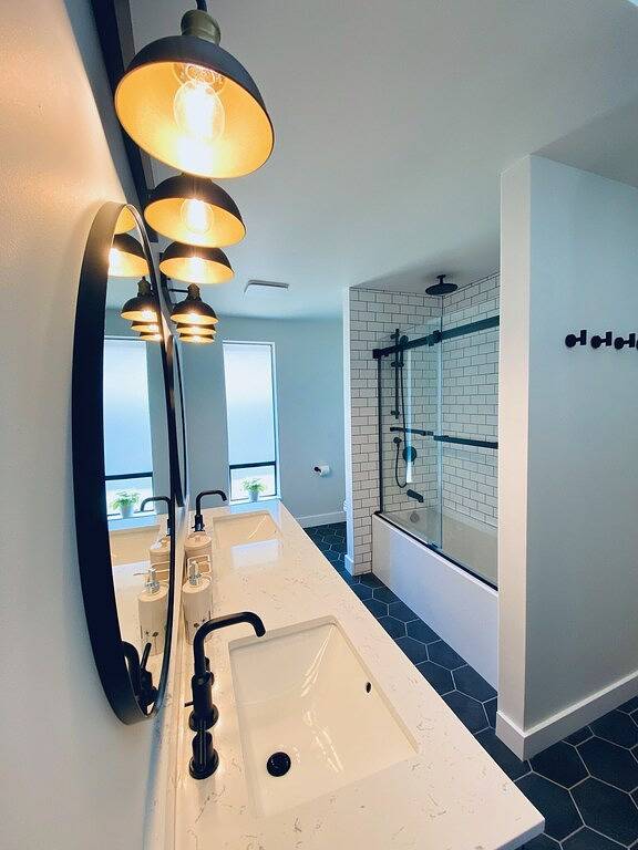 West Coast Getaway with amazing lnlet views in Sechelt, Sunshine Coast Regional District