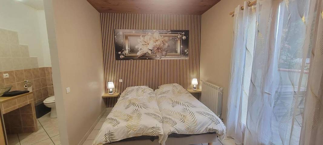 Location de vacances pour 2 personnes, avec terrasse ainsi que jardin et vue dans Gorges du Verdouble - 2