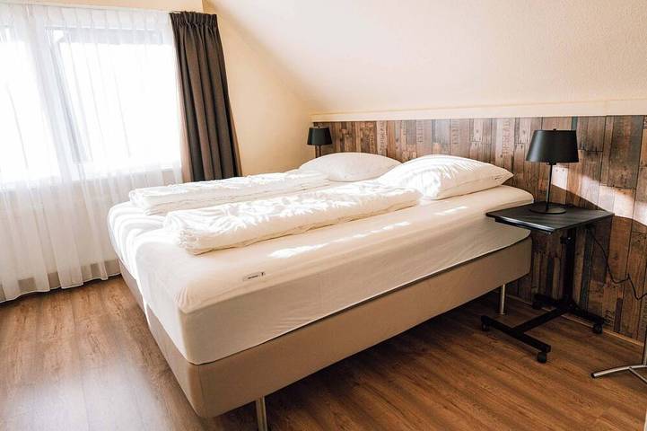 Ferienhaus für 18 Personen, mit Garten und Whirlpool sowie Balkon und Sauna im Ahrtal - 4